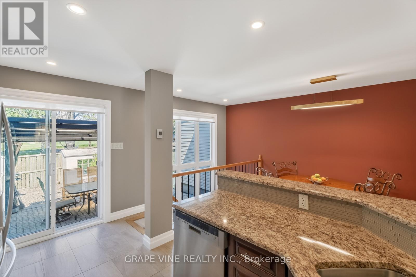 142 College Circle, Ottawa, ON - Indoor