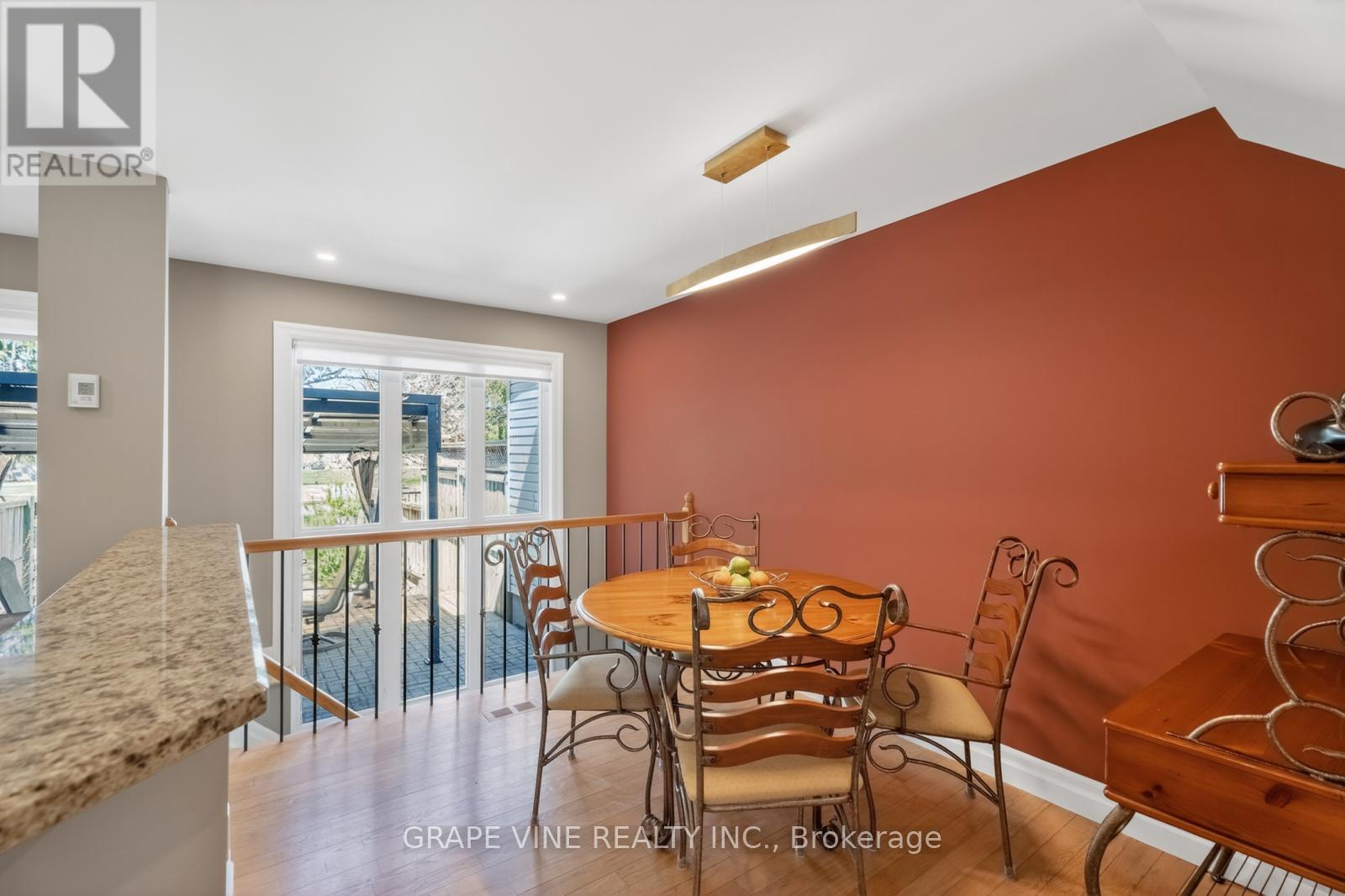 142 College Circle, Ottawa, ON - Indoor Photo Showing Dining Room