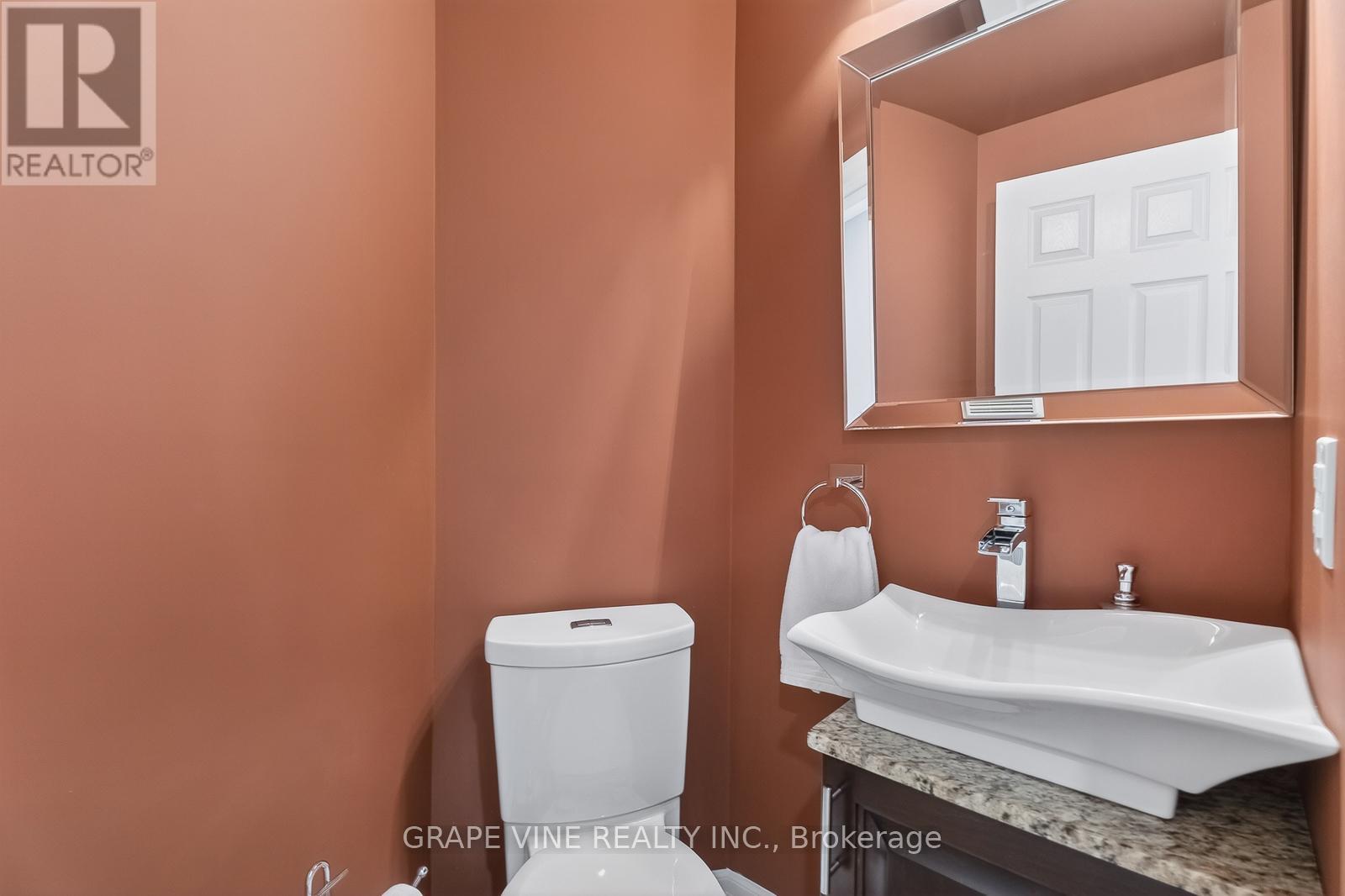 142 College Circle, Ottawa, ON - Indoor Photo Showing Bathroom