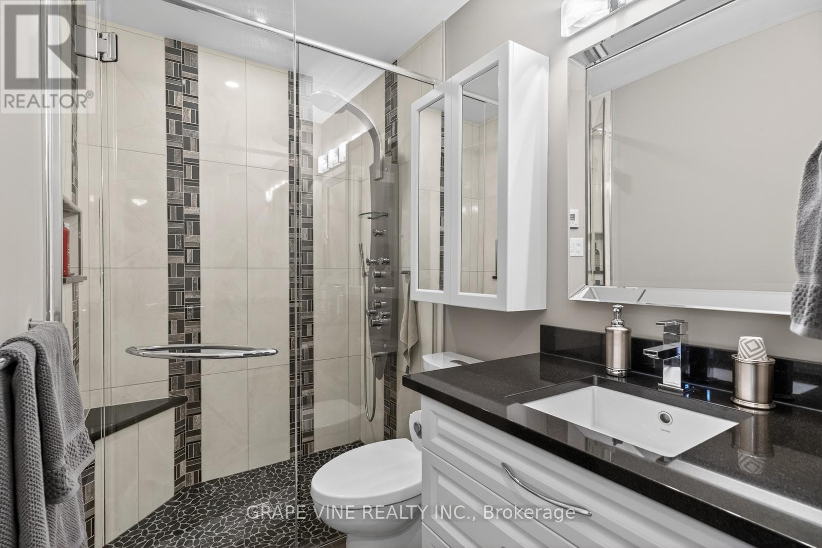 142 College Circle, Ottawa, ON - Indoor Photo Showing Bathroom