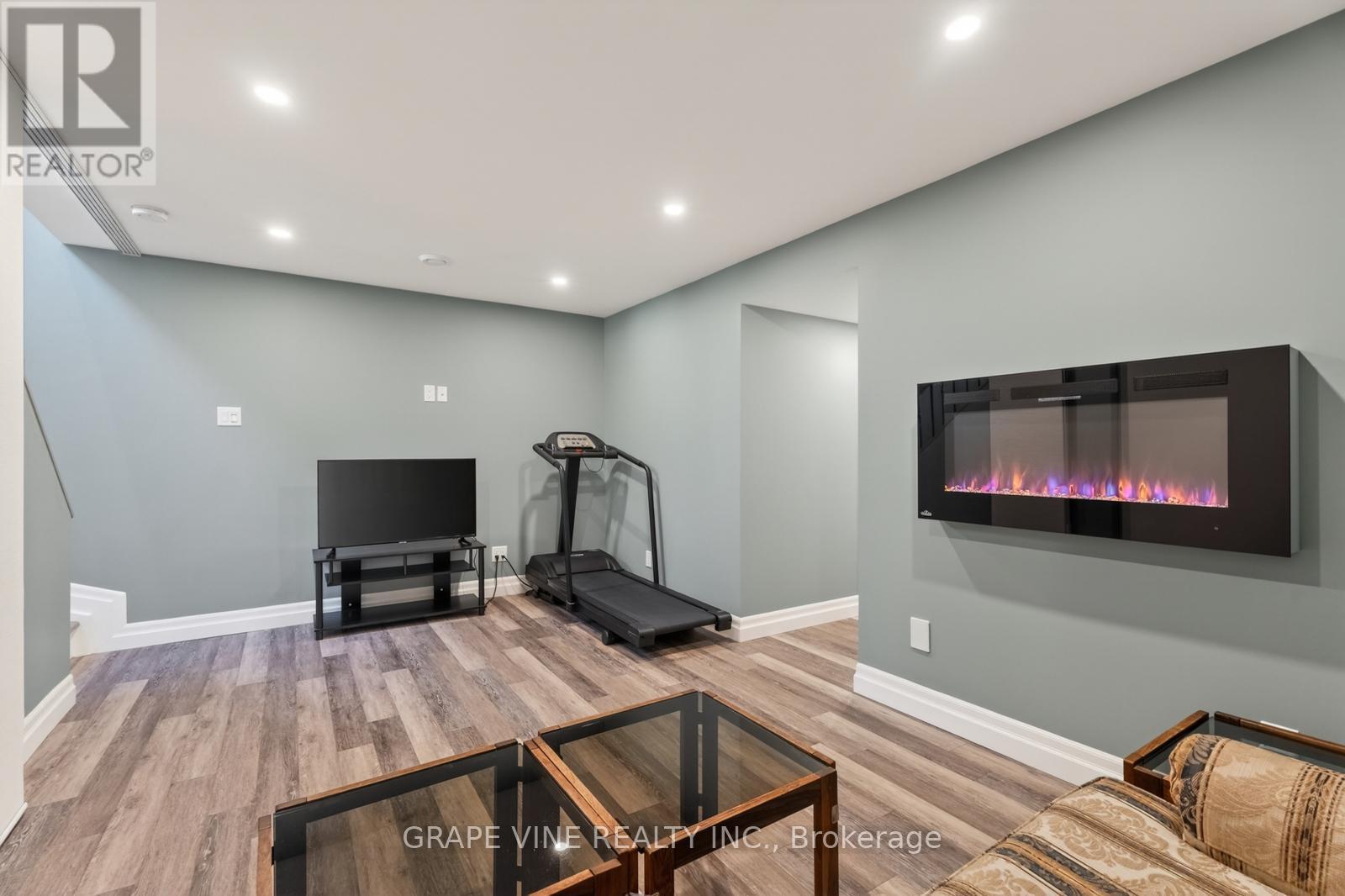 142 College Circle, Ottawa, ON - Indoor