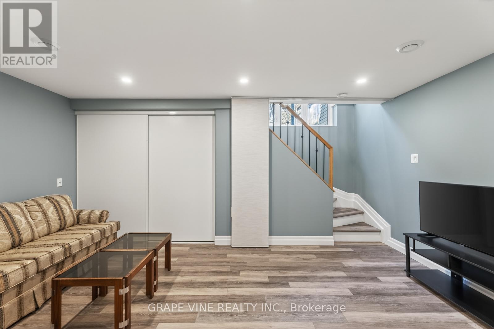 142 College Circle, Ottawa, ON - Indoor