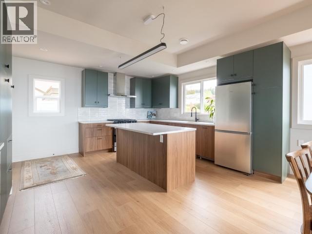 5461 Maple Ave, Powell River, BC - Indoor Photo Showing Kitchen