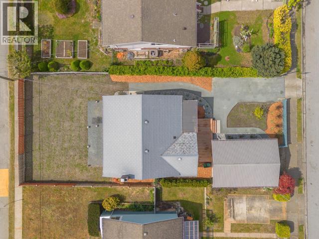 5461 Maple Ave, Powell River, BC - Outdoor With Body Of Water With View