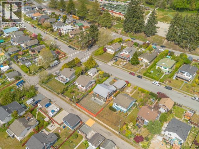 5461 Maple Ave, Powell River, BC - Outdoor With View