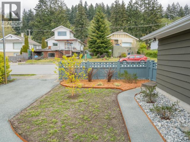 5461 Maple Ave, Powell River, BC - Indoor Photo Showing Bathroom