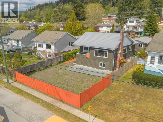 5461 Maple Ave, Powell River, BC - Outdoor