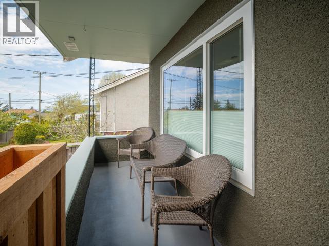 5461 Maple Ave, Powell River, BC - Outdoor With Deck Patio Veranda With Exterior
