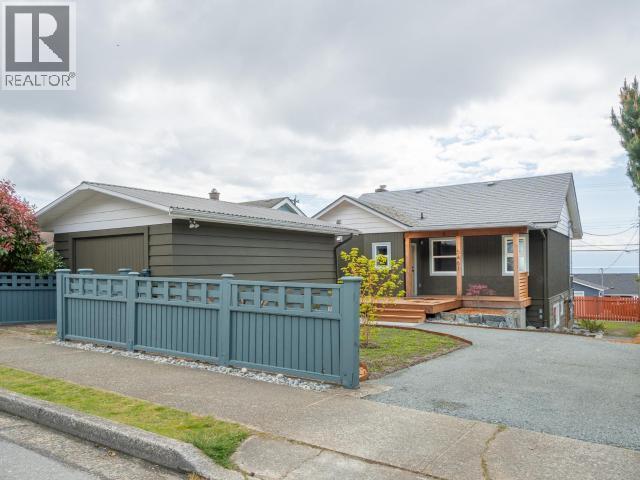 5461 Maple Ave, Powell River, BC - Outdoor