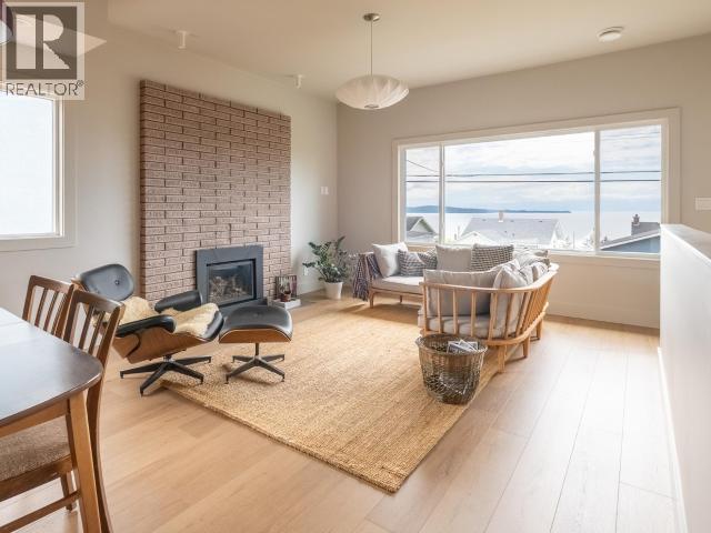 5461 Maple Ave, Powell River, BC - Indoor Photo Showing Bedroom