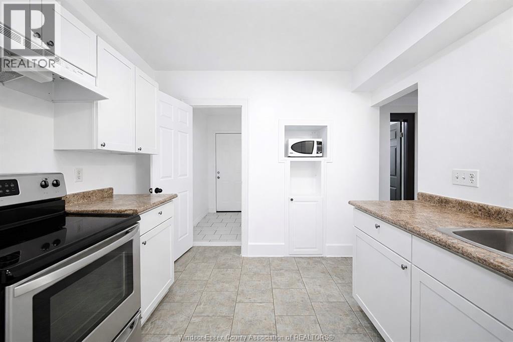 3463 Harris Street, Windsor, ON - Indoor Photo Showing Kitchen