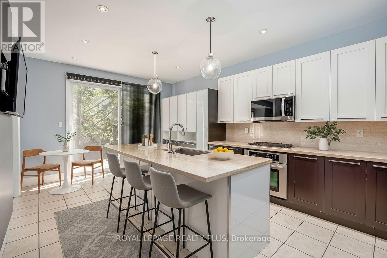 329 Tonelli Lane, Milton, ON - Indoor Photo Showing Kitchen With Upgraded Kitchen
