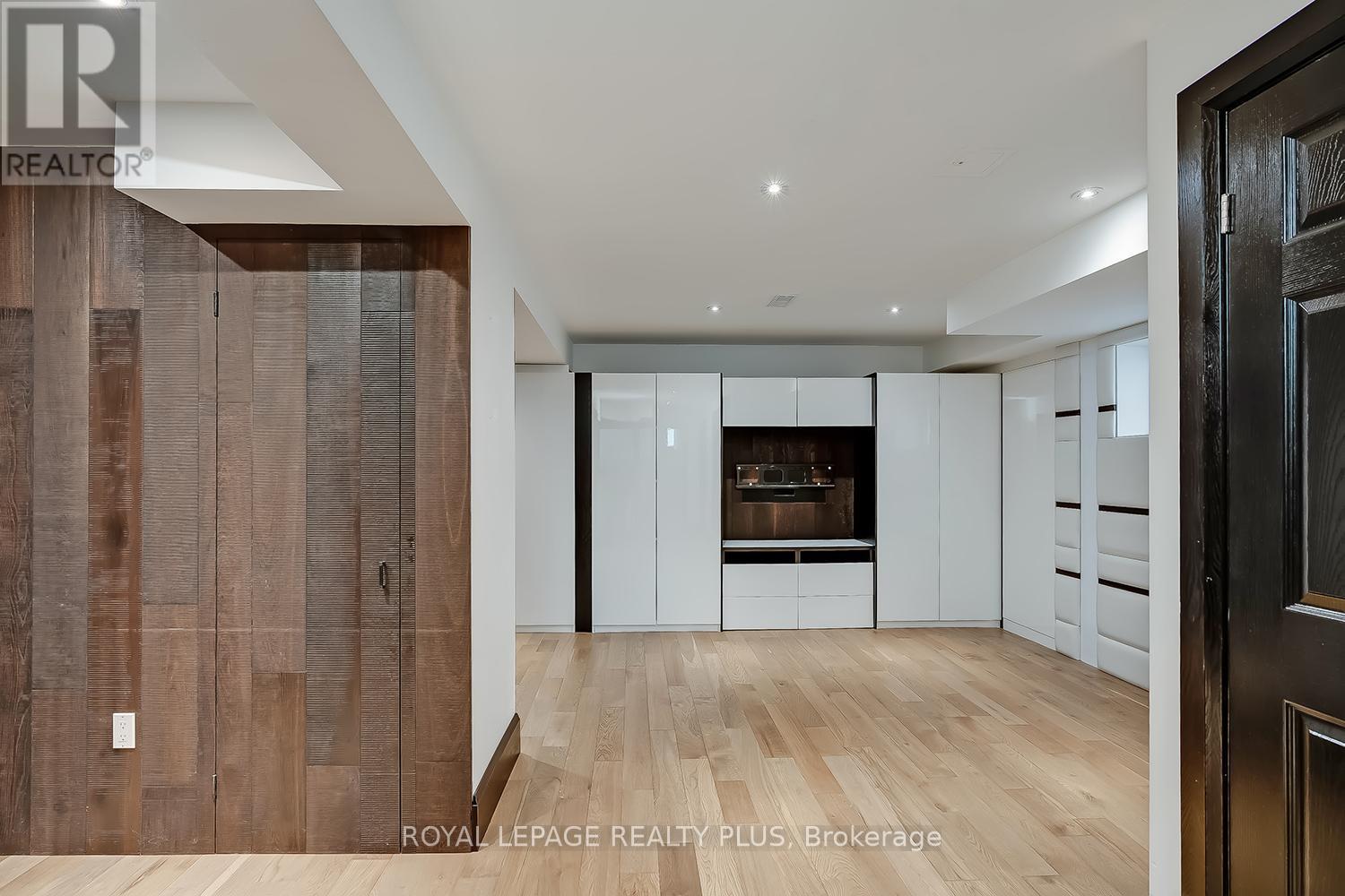 329 Tonelli Lane, Milton, ON - Indoor Photo Showing Living Room