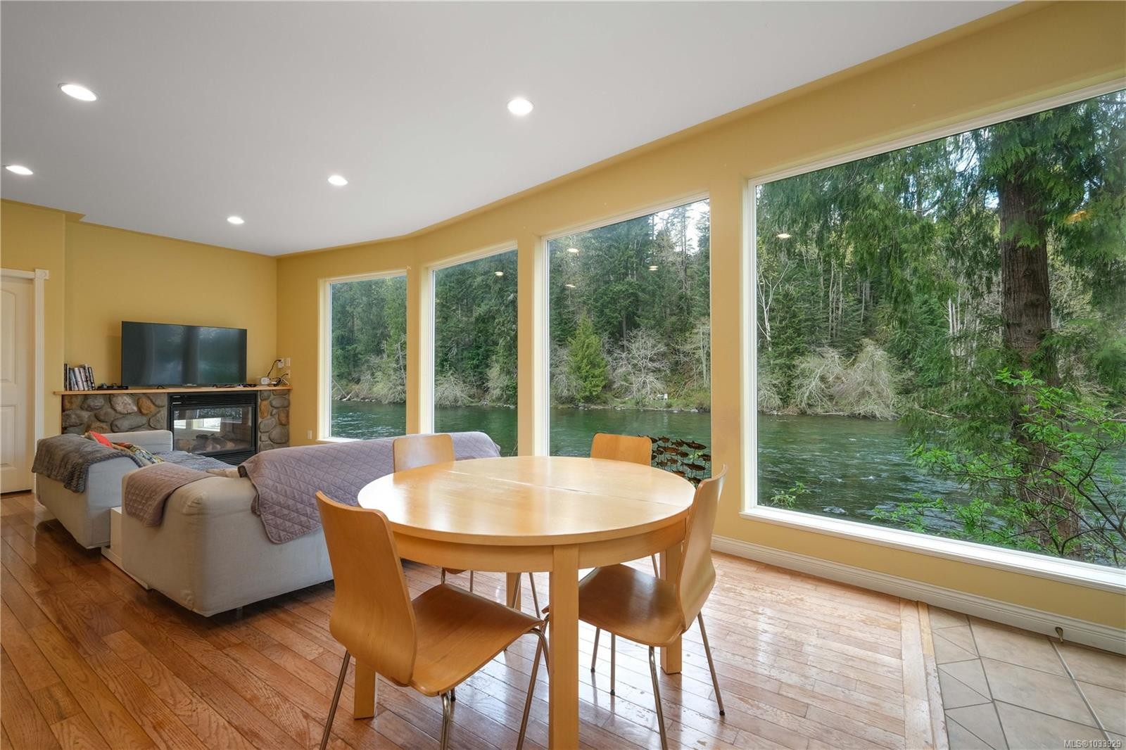 2420 Campbell River Rd, Campbell River, BC