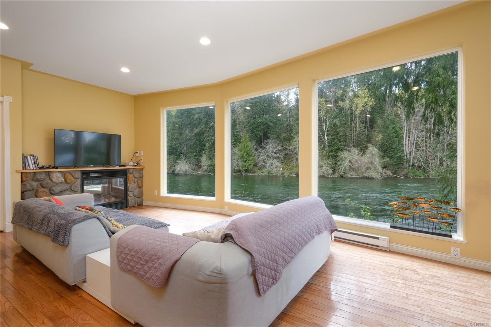 2420 Campbell River Rd, Campbell River, BC
