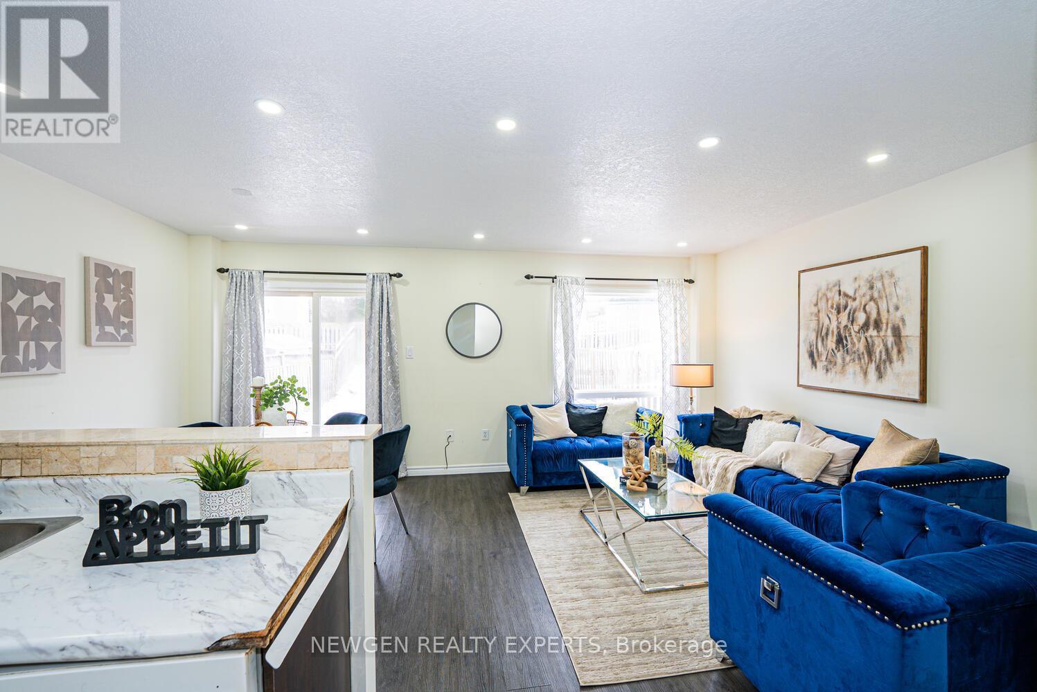 1465 Old Zeller Drive, Kitchener, ON - Indoor Photo Showing Living Room