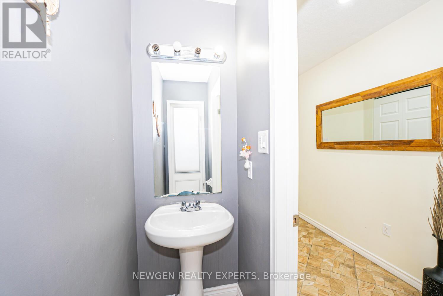 1465 Old Zeller Drive, Kitchener, ON - Indoor Photo Showing Bathroom