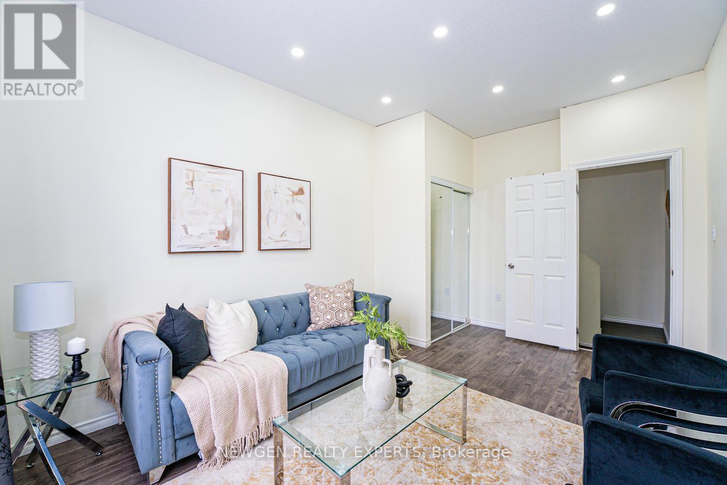 1465 Old Zeller Drive, Kitchener, ON - Indoor Photo Showing Living Room
