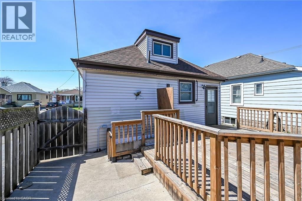 Expansive wood deck with railing - 192 Ivon Avenue, Hamilton, ON - Outdoor With Deck Patio Veranda With Exterior