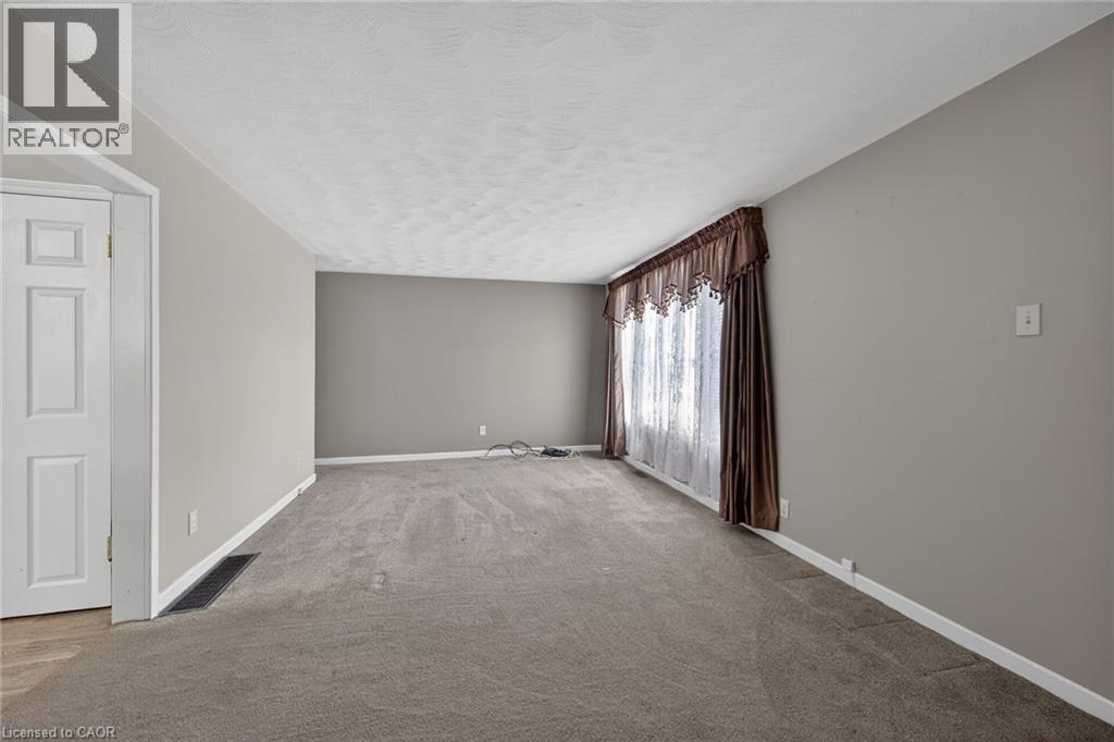 Spacious room featuring neutral carpeting, light gray wall paint, and white trim - 192 Ivon Avenue, Hamilton, ON - Indoor Photo Showing Other Room