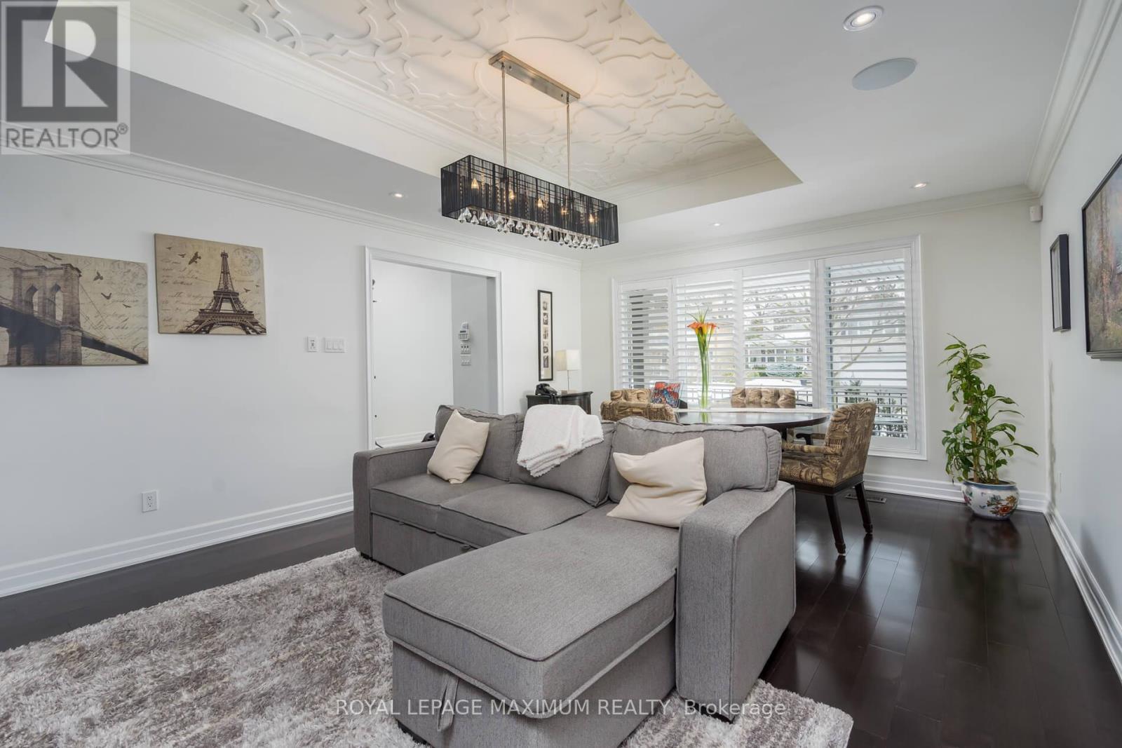 55 Ashmount Crescent, Toronto, ON - Indoor Photo Showing Living Room