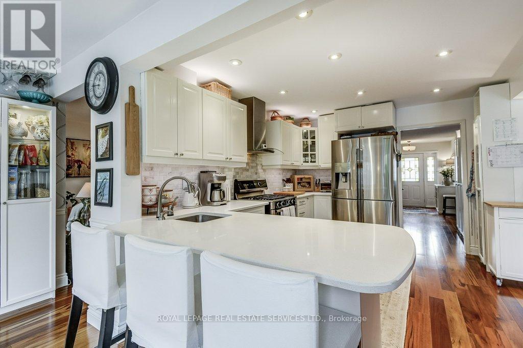Quartz Counters - 1279 Old English Lane, Oakville, ON - Indoor Photo Showing Kitchen With Upgraded Kitchen