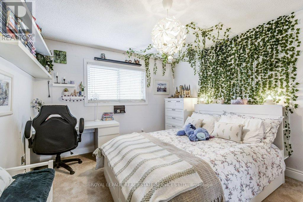 1279 Old English Lane, Oakville, ON - Indoor Photo Showing Bedroom