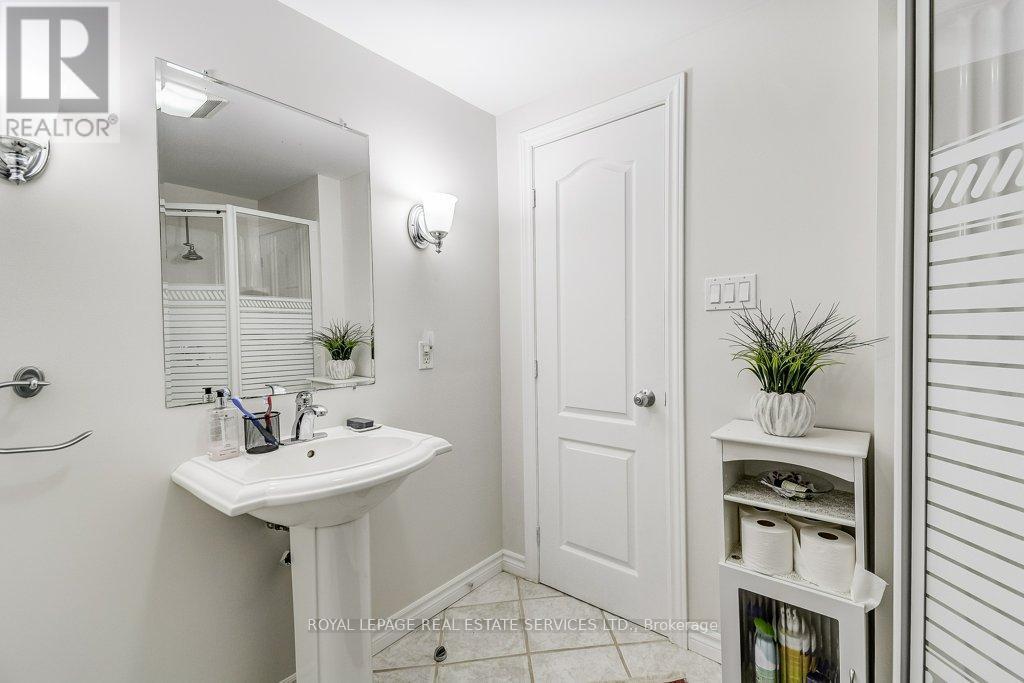 1279 Old English Lane, Oakville, ON - Indoor Photo Showing Bathroom
