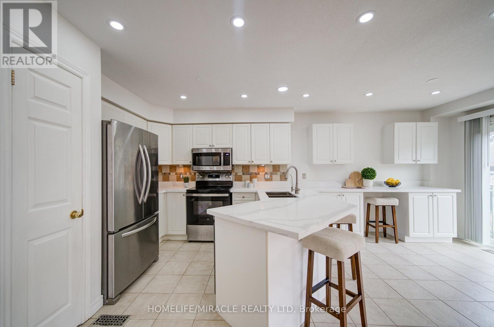 55 Mcfarlane Drive, Cambridge, ON - Indoor Photo Showing Kitchen