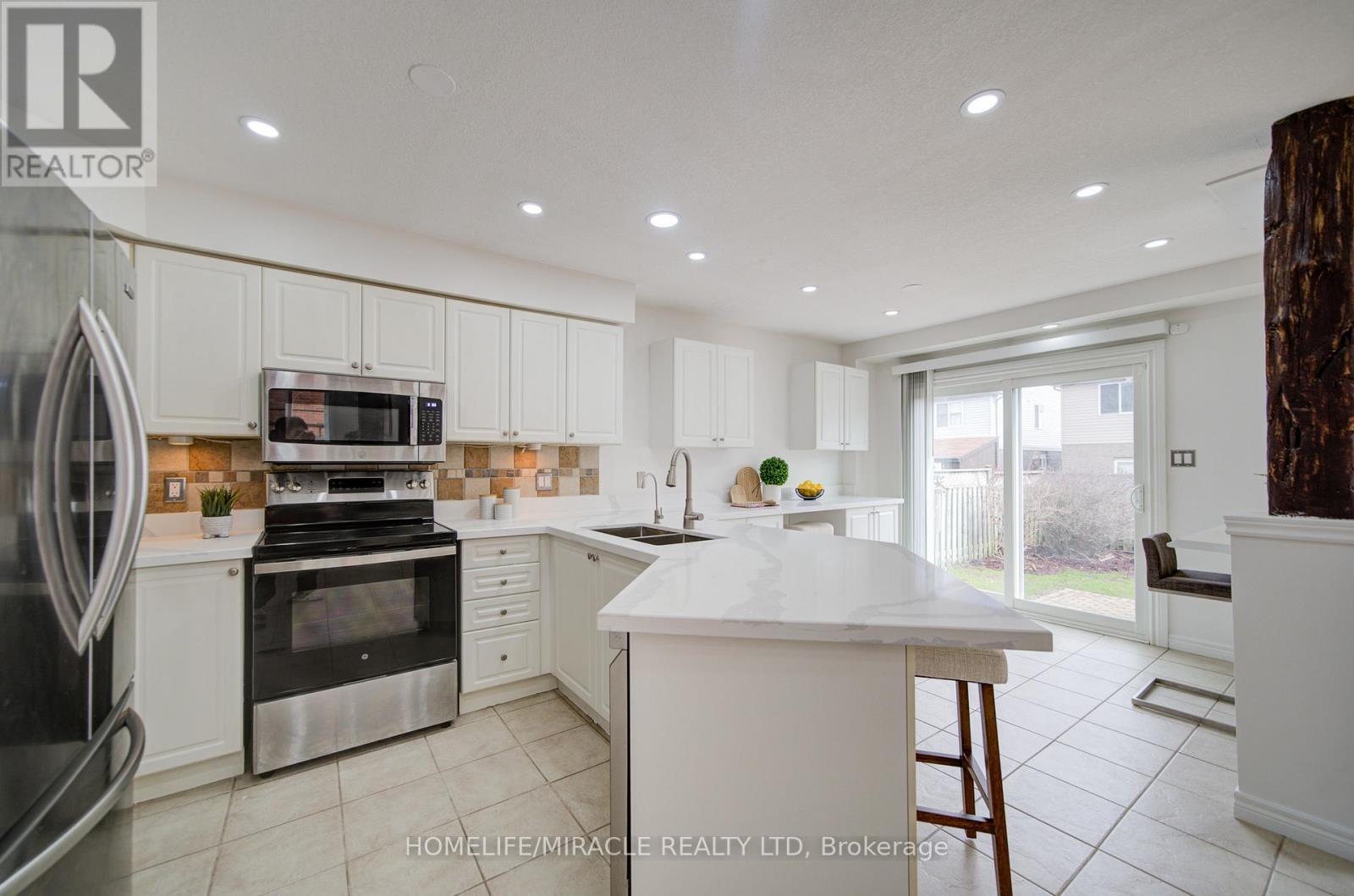 55 Mcfarlane Drive, Cambridge, ON - Indoor Photo Showing Kitchen With Double Sink With Upgraded Kitchen