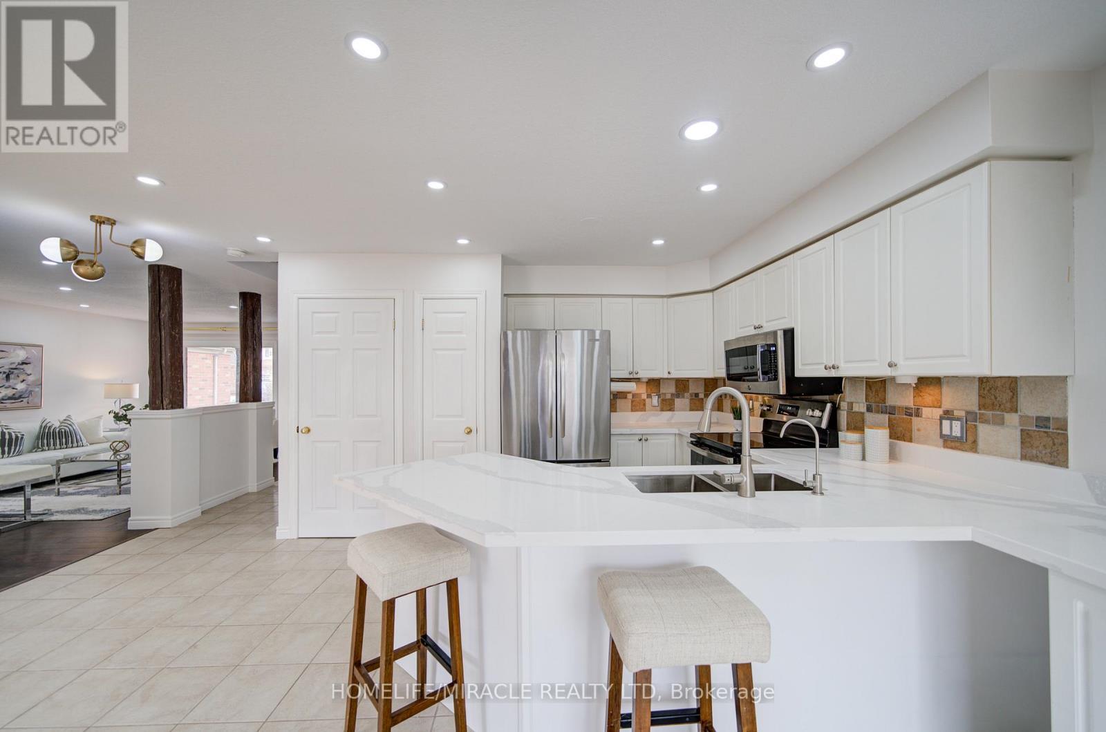 55 Mcfarlane Drive, Cambridge, ON - Indoor Photo Showing Kitchen With Double Sink
