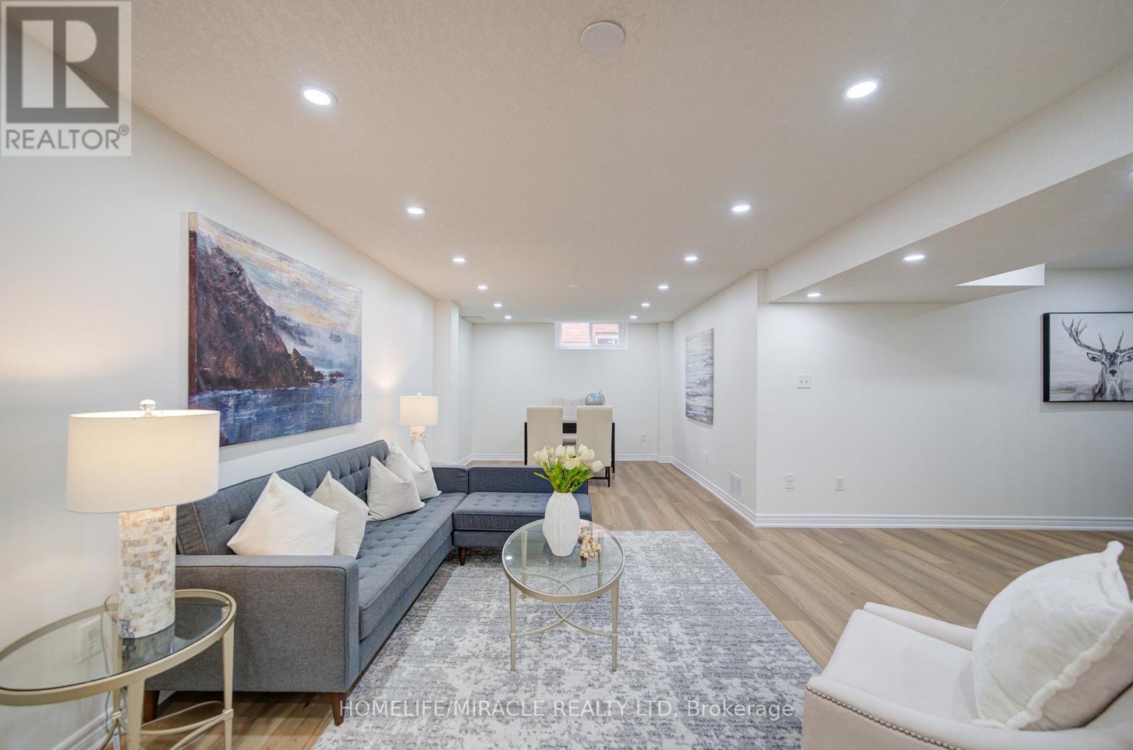 55 Mcfarlane Drive, Cambridge, ON - Indoor Photo Showing Living Room
