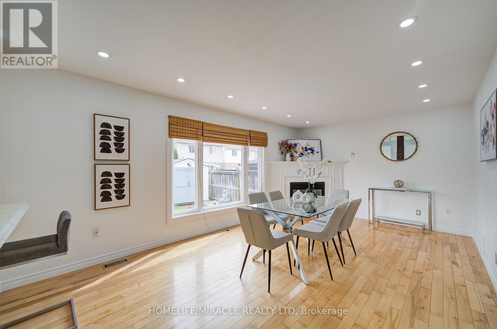 55 Mcfarlane Drive, Cambridge, ON - Indoor Photo Showing Dining Room