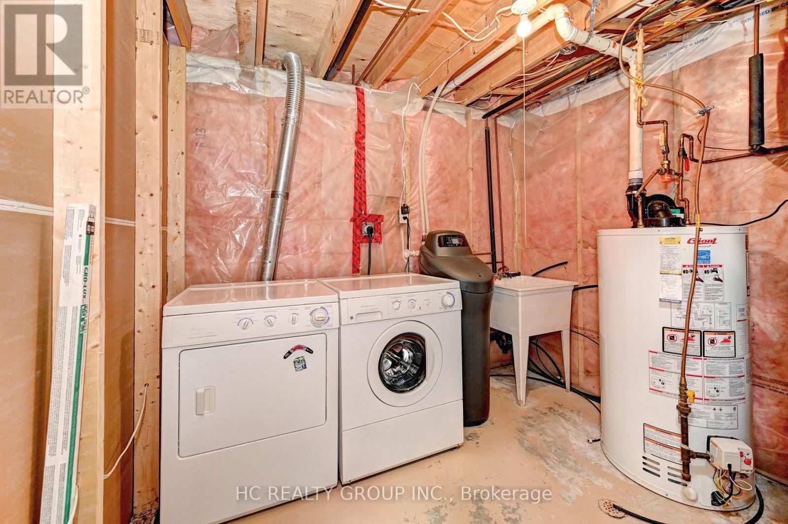 271 Resurrection Drive, Kitchener, ON - Indoor Photo Showing Laundry Room