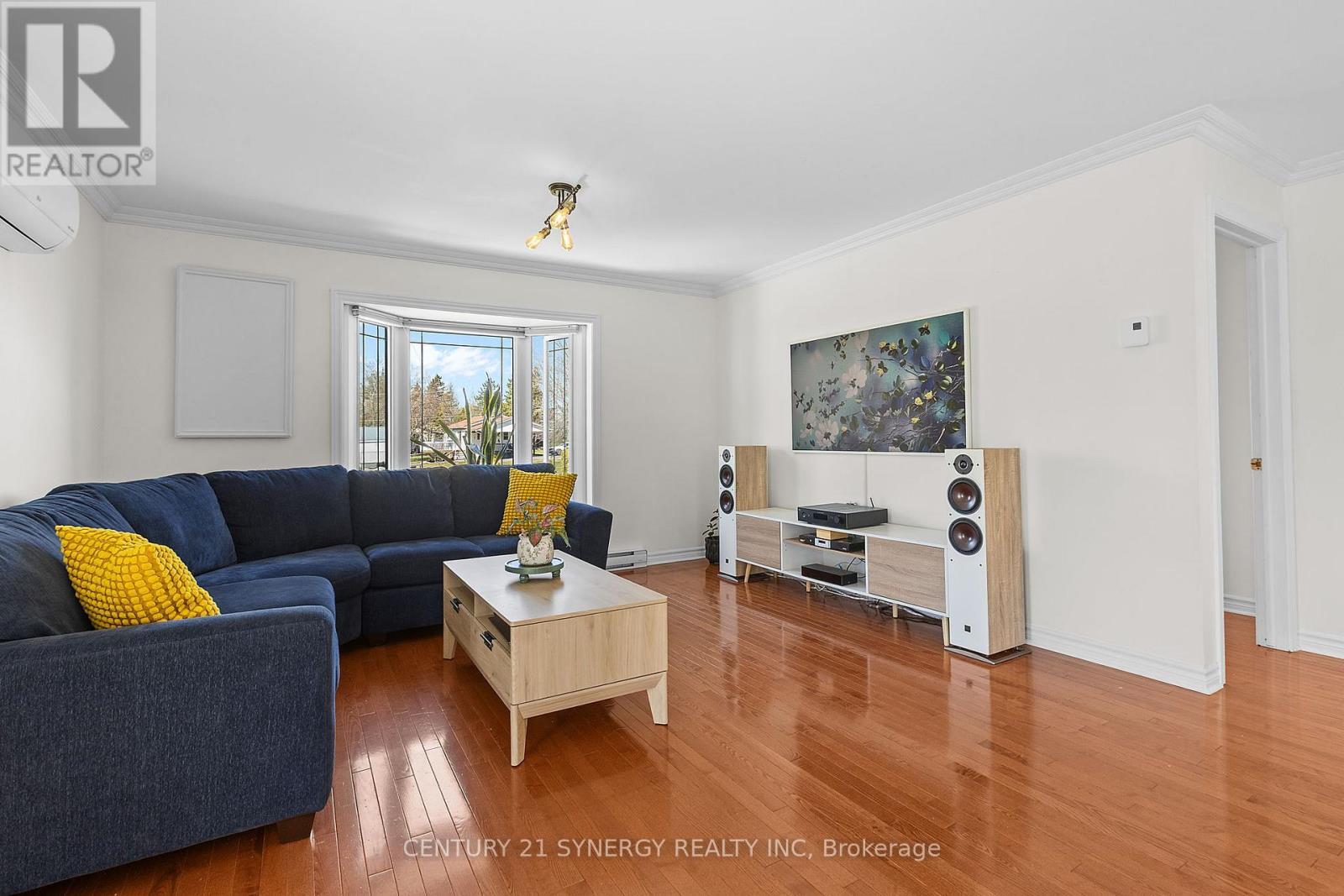 91 Levac Road, Champlain, ON - Indoor Photo Showing Living Room