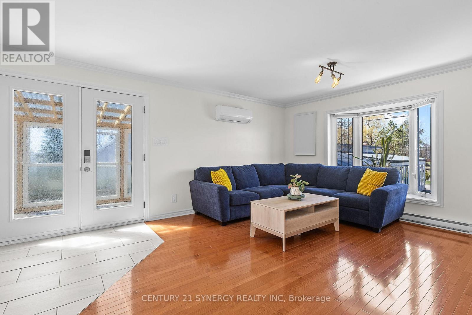91 Levac Road, Champlain, ON - Indoor Photo Showing Living Room