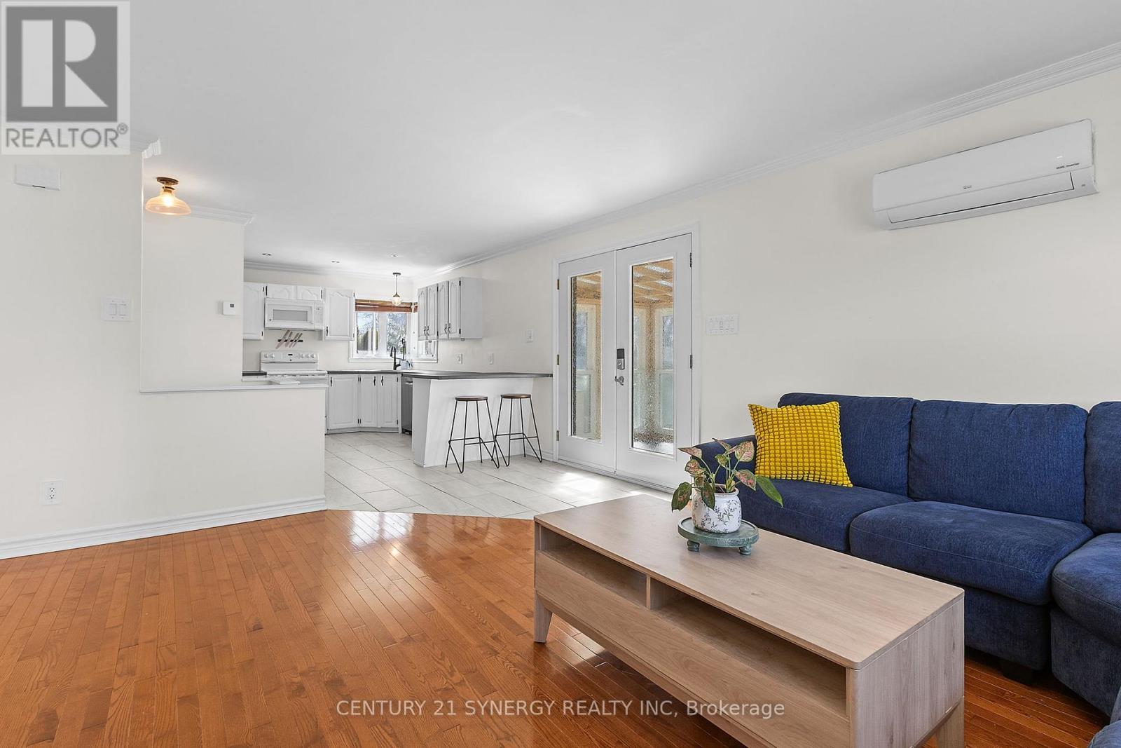91 Levac Road, Champlain, ON - Indoor Photo Showing Living Room