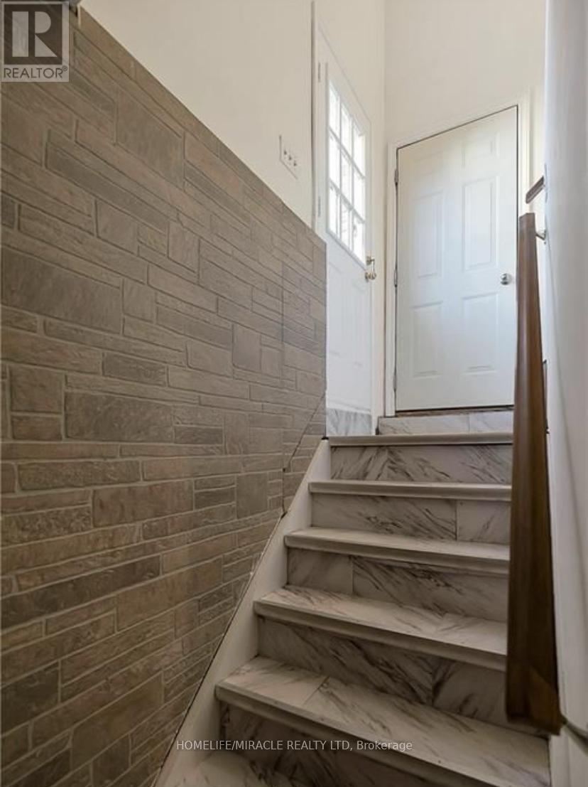 1430 Upper Gage Avenue, Hamilton, ON - Indoor Photo Showing Other Room