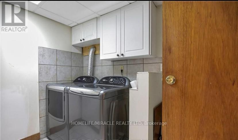 1430 Upper Gage Avenue, Hamilton, ON - Indoor Photo Showing Laundry Room