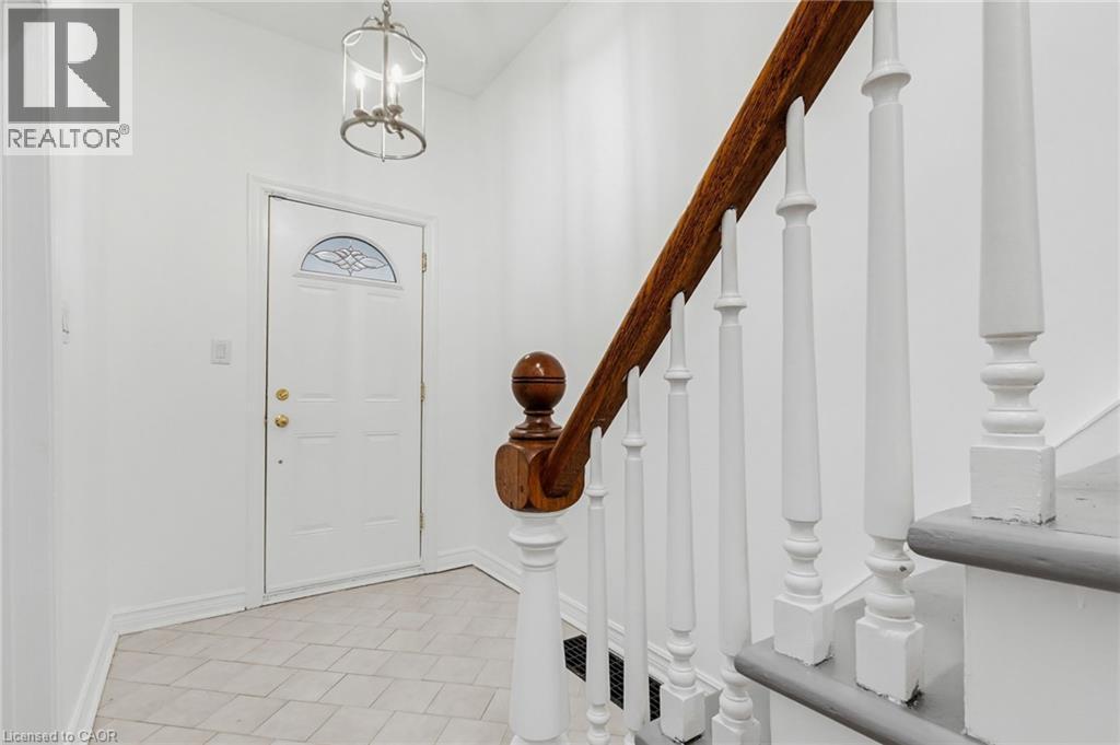 42 Erie Avenue, Hamilton, ON - Indoor Photo Showing Other Room
