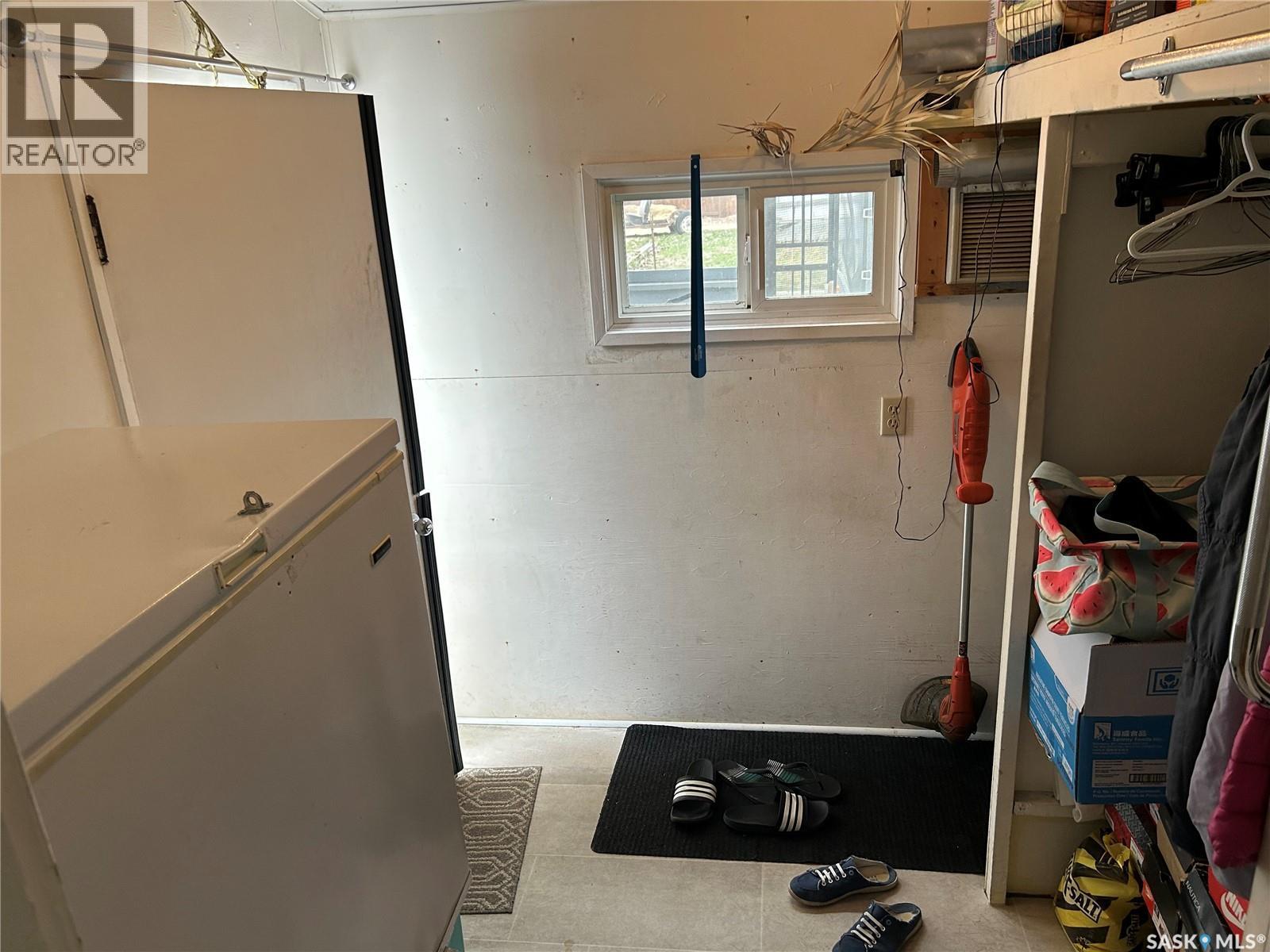 316 4Th Avenue W, Watrous, SK - Indoor