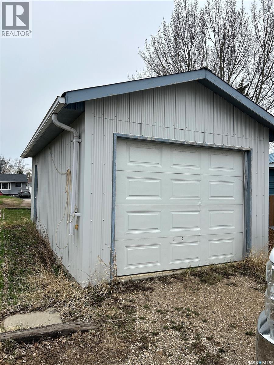 316 4Th Avenue W, Watrous, SK - Outdoor