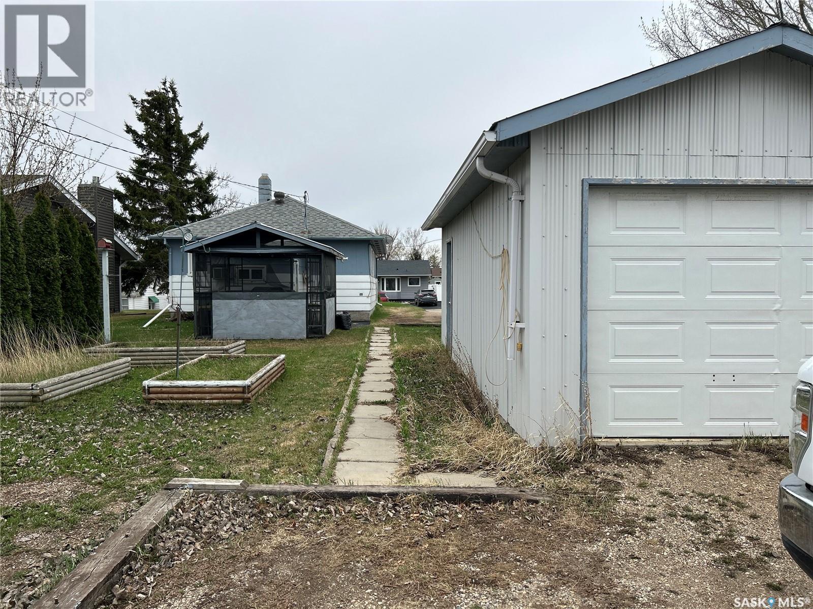 316 4Th Avenue W, Watrous, SK - Outdoor