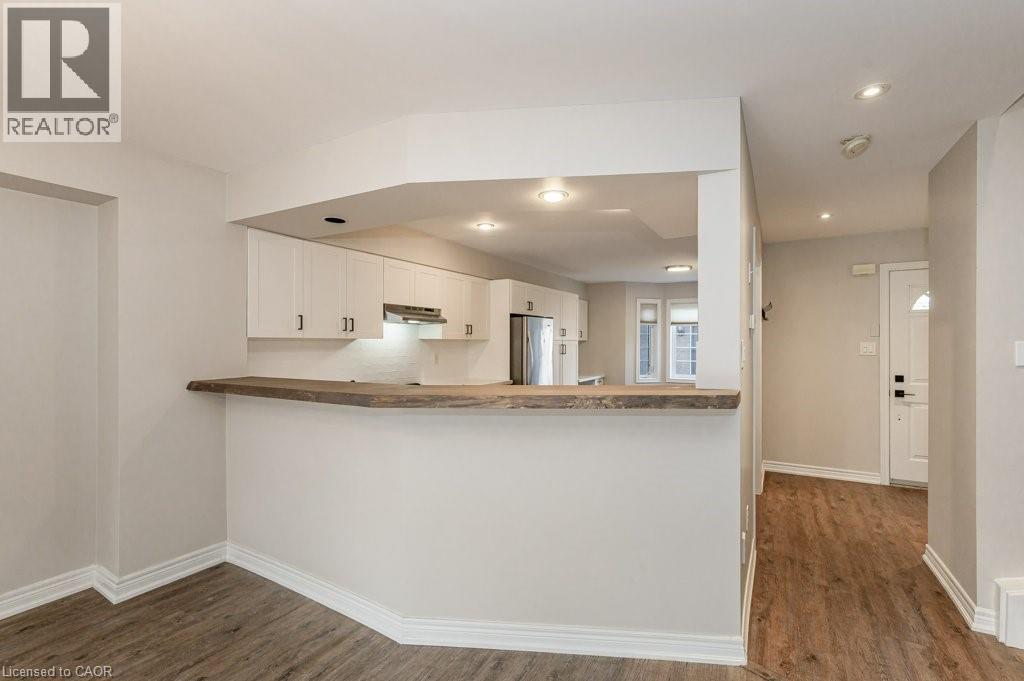 3542 Fowler Court, Burlington, ON - Indoor Photo Showing Kitchen