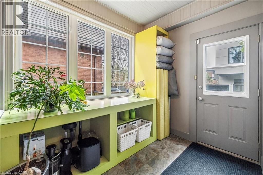 40 Stanley Avenue, Hamilton, ON - Indoor Photo Showing Other Room