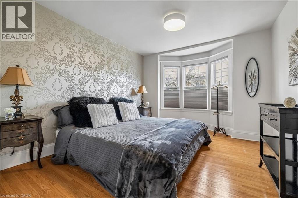 40 Stanley Avenue, Hamilton, ON - Indoor Photo Showing Bedroom