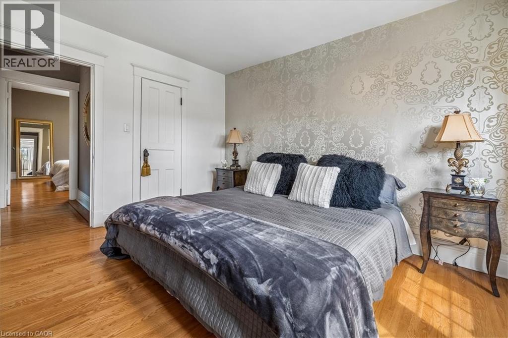 40 Stanley Avenue, Hamilton, ON - Indoor Photo Showing Bedroom