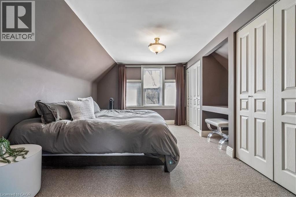 40 Stanley Avenue, Hamilton, ON - Indoor Photo Showing Bedroom