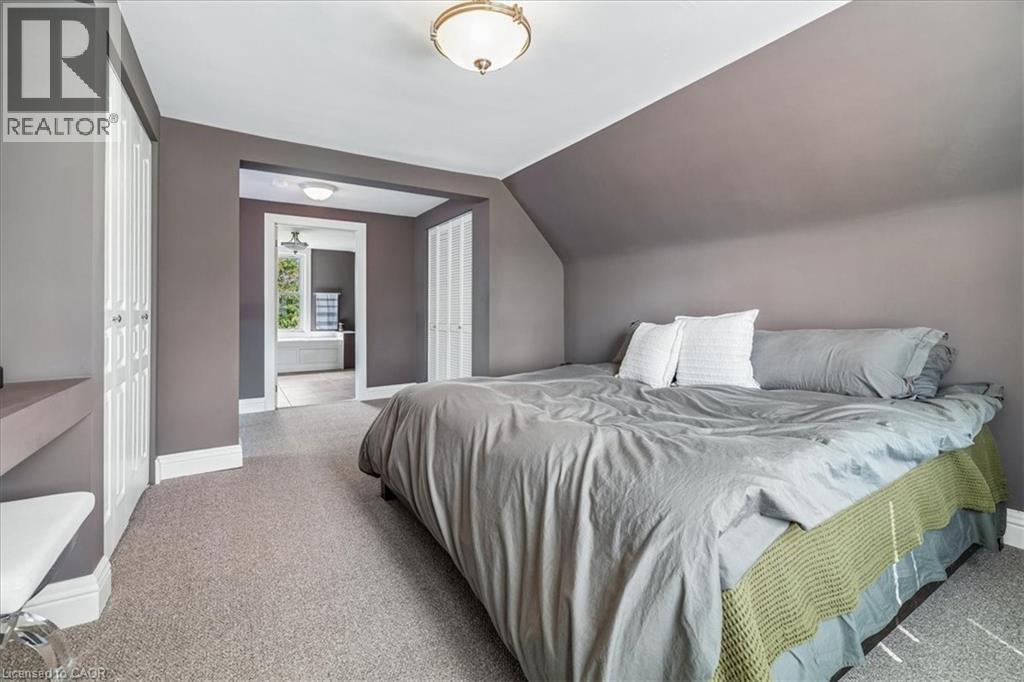 40 Stanley Avenue, Hamilton, ON - Indoor Photo Showing Bedroom