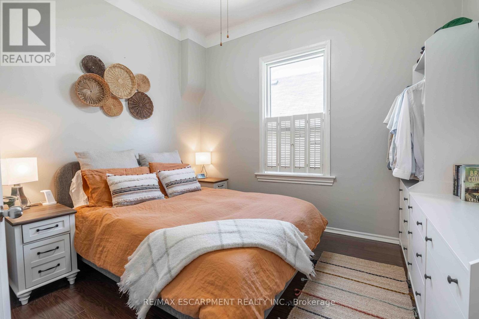 203 Wood Street E, Hamilton, ON - Indoor Photo Showing Bedroom